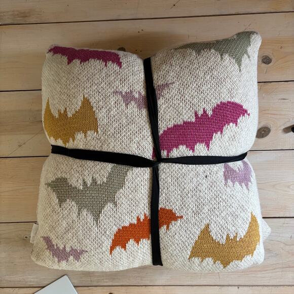(2) Sweet Street NWT Set of 2 Square Soft Knit Multicolor Bat Pillows 20x20 - Picture 7 of 7